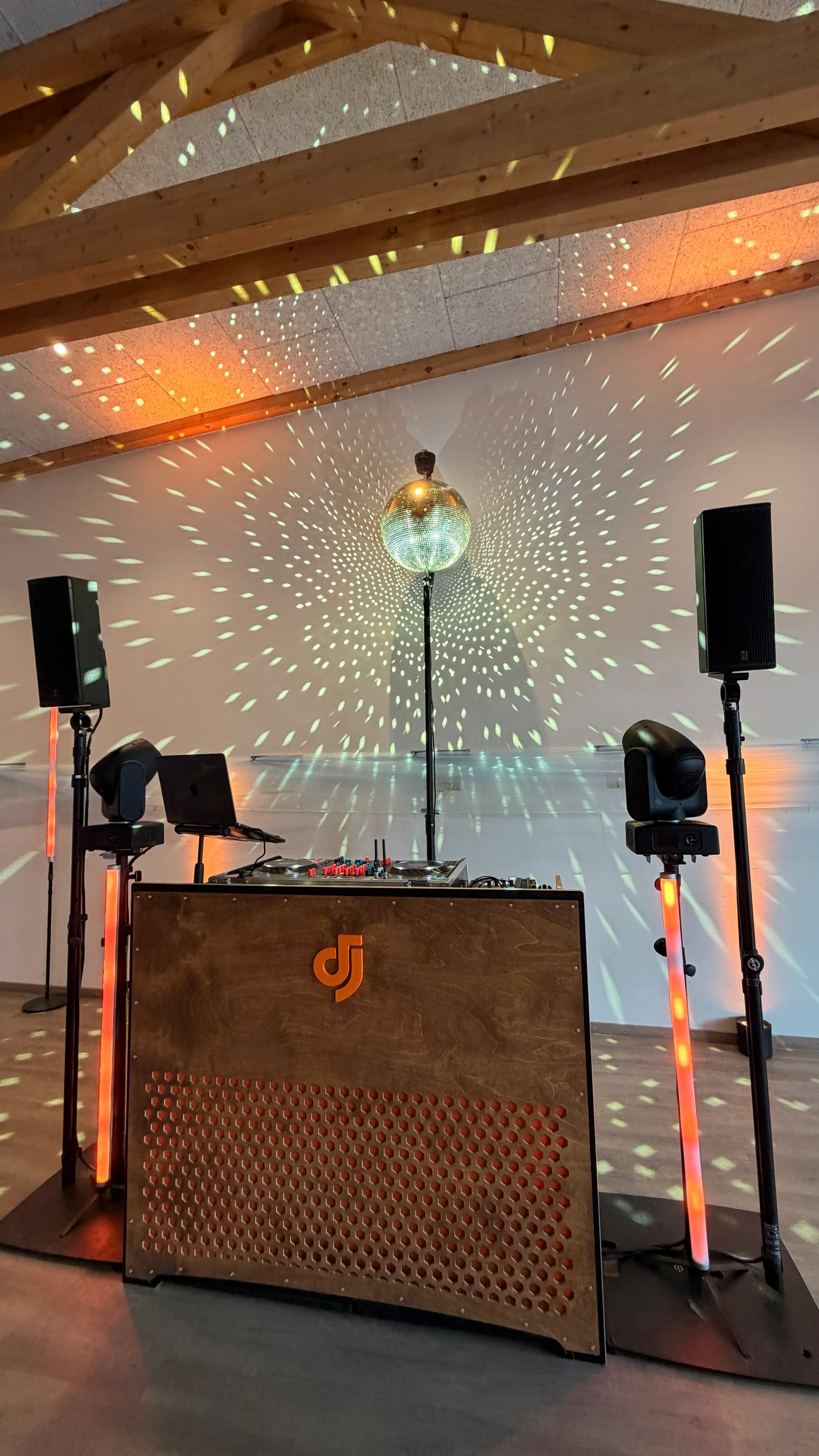 DJ beim Hochzeitsempfang – Geselliger Verein Bujendorf