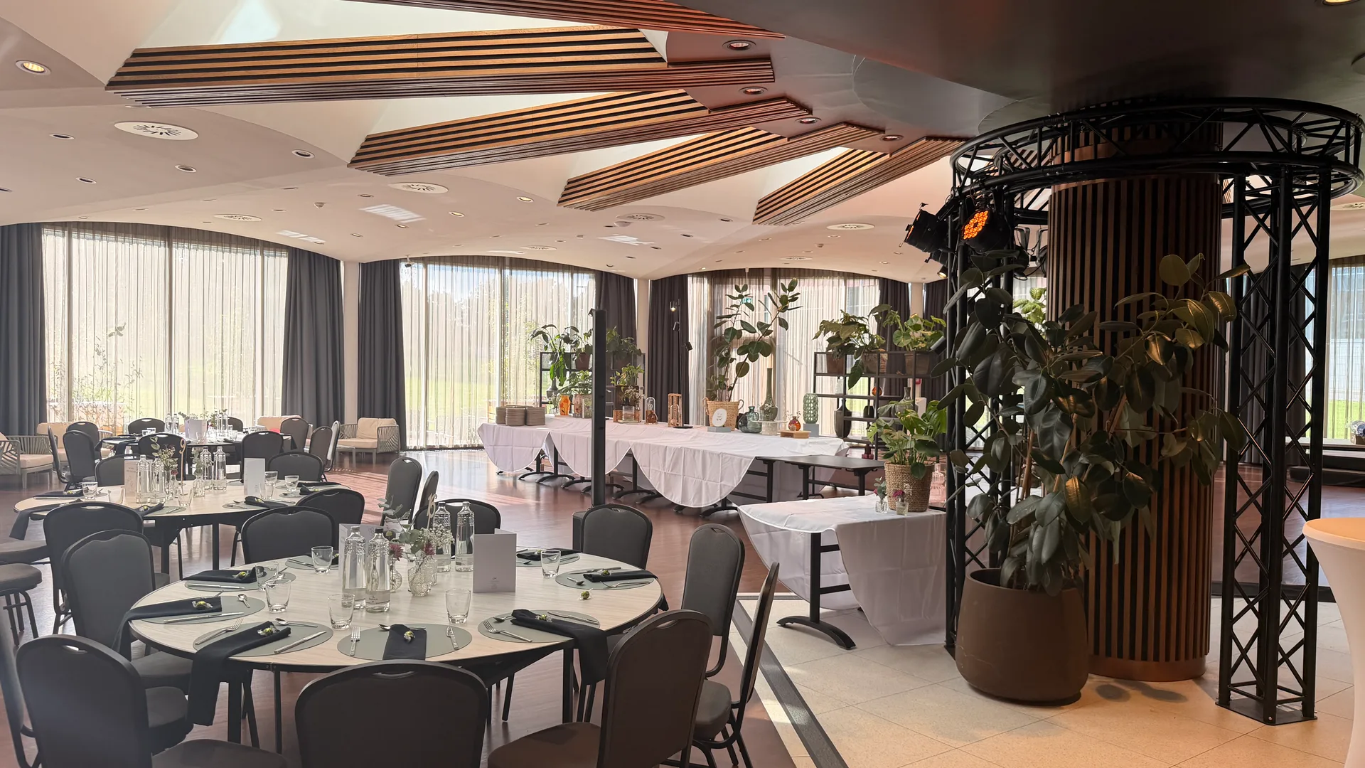 DJ bei der Abendveranstaltung – Juniper Eventlocation