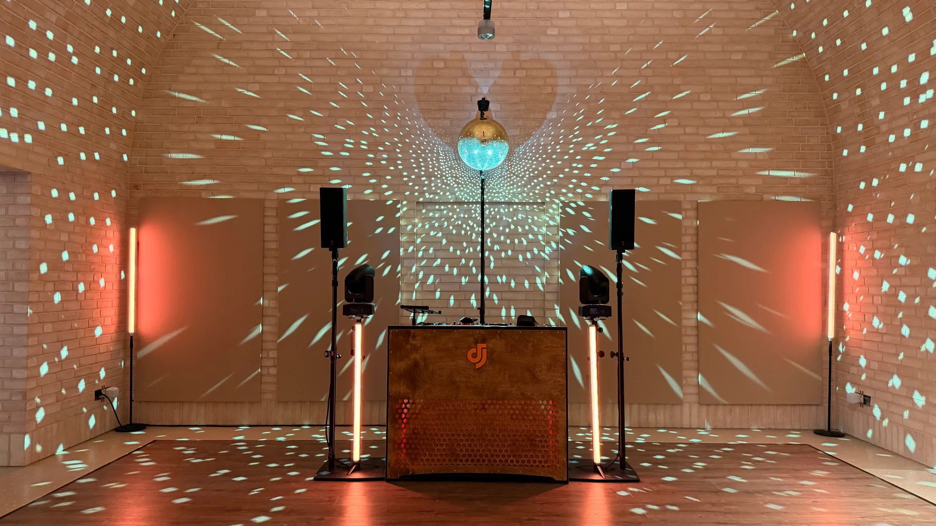 DJ bei der Hochzeitsfeier – Kultur Gut Hasselburg