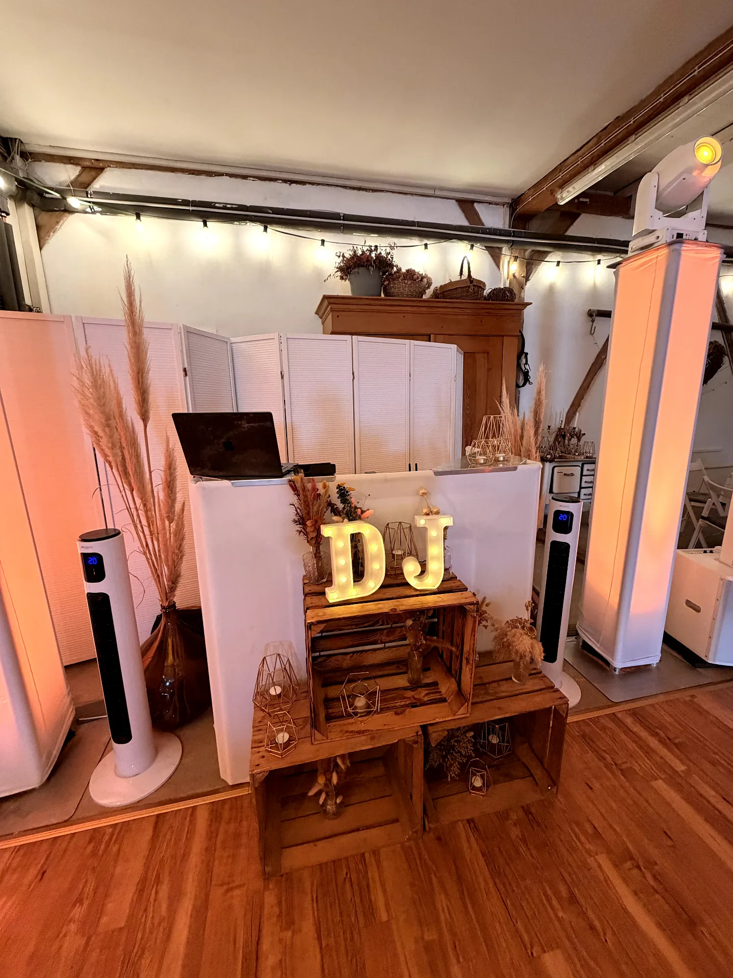 DJ Forte in der Location Meine Küstenscheune