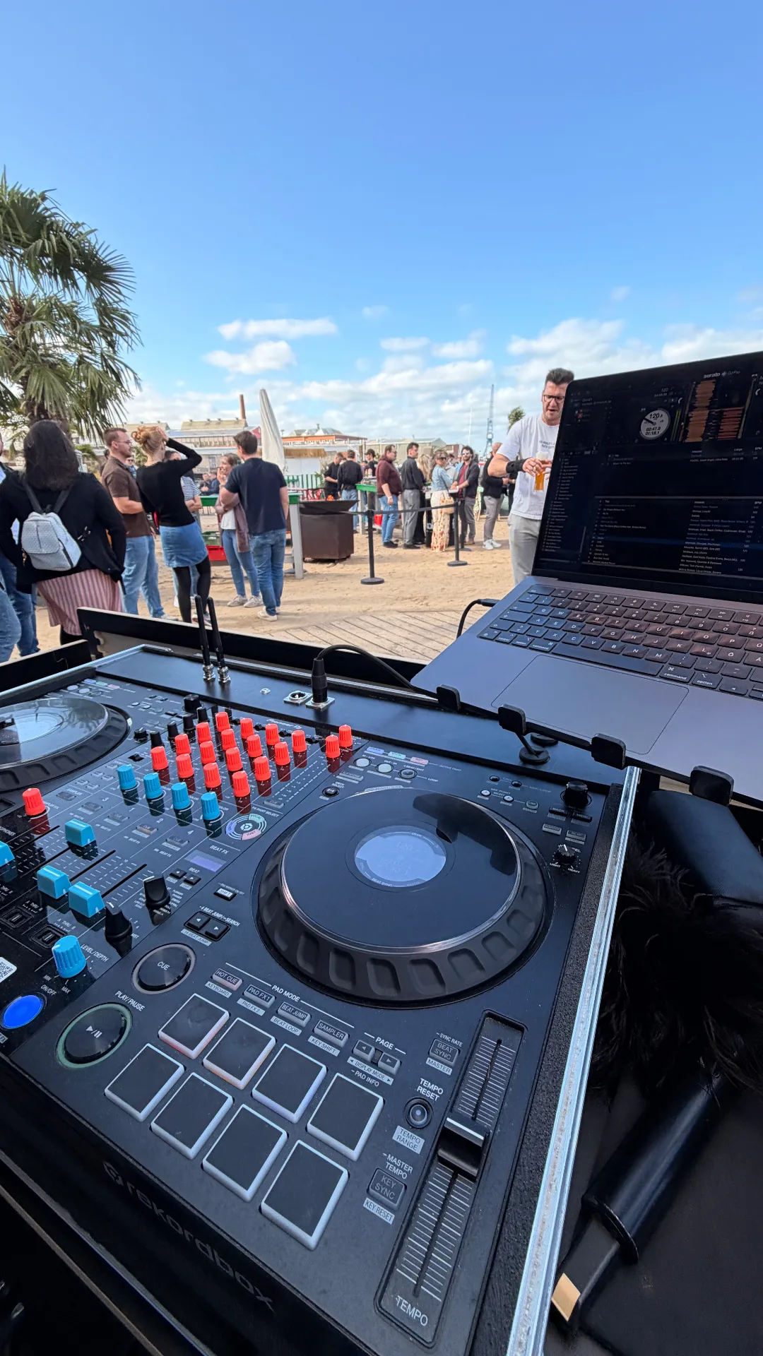 DJ Forte bei Strandsalon