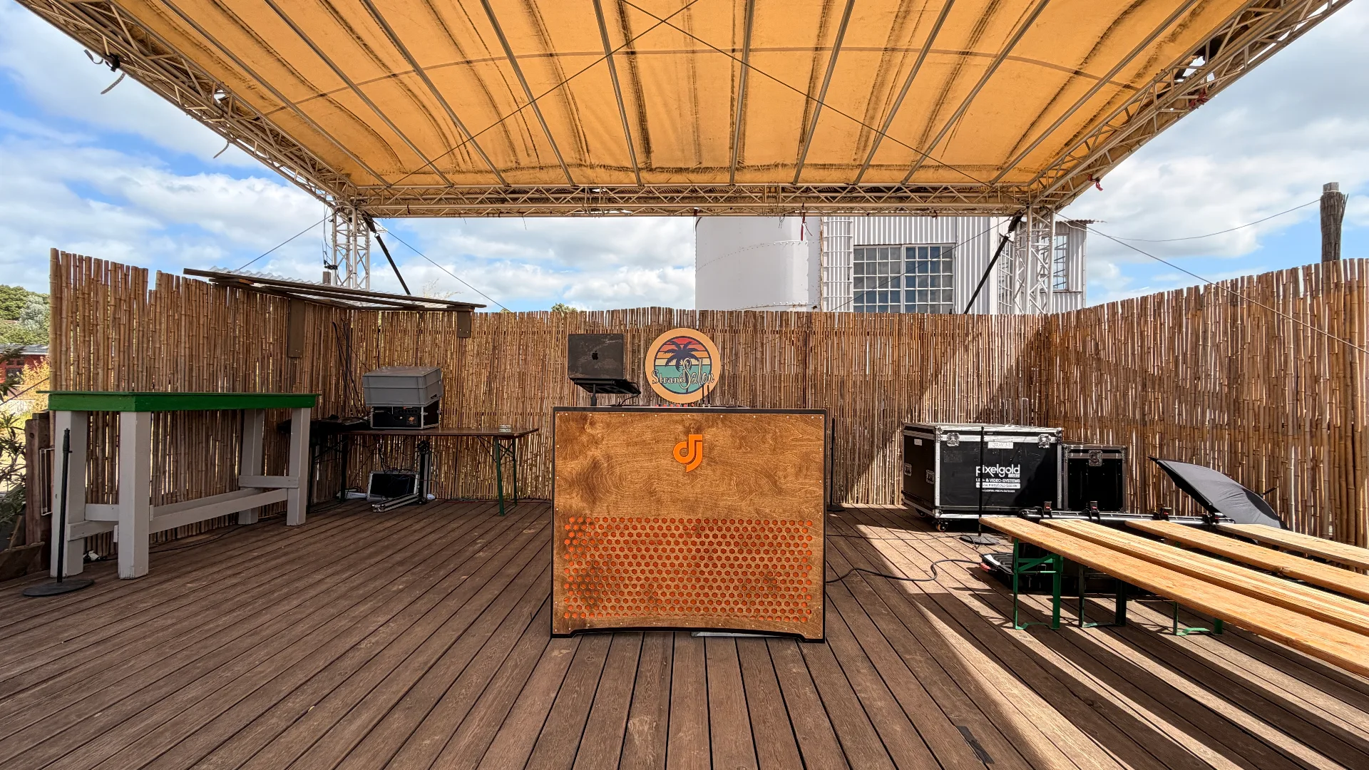 DJ Forte bei Strandsalon