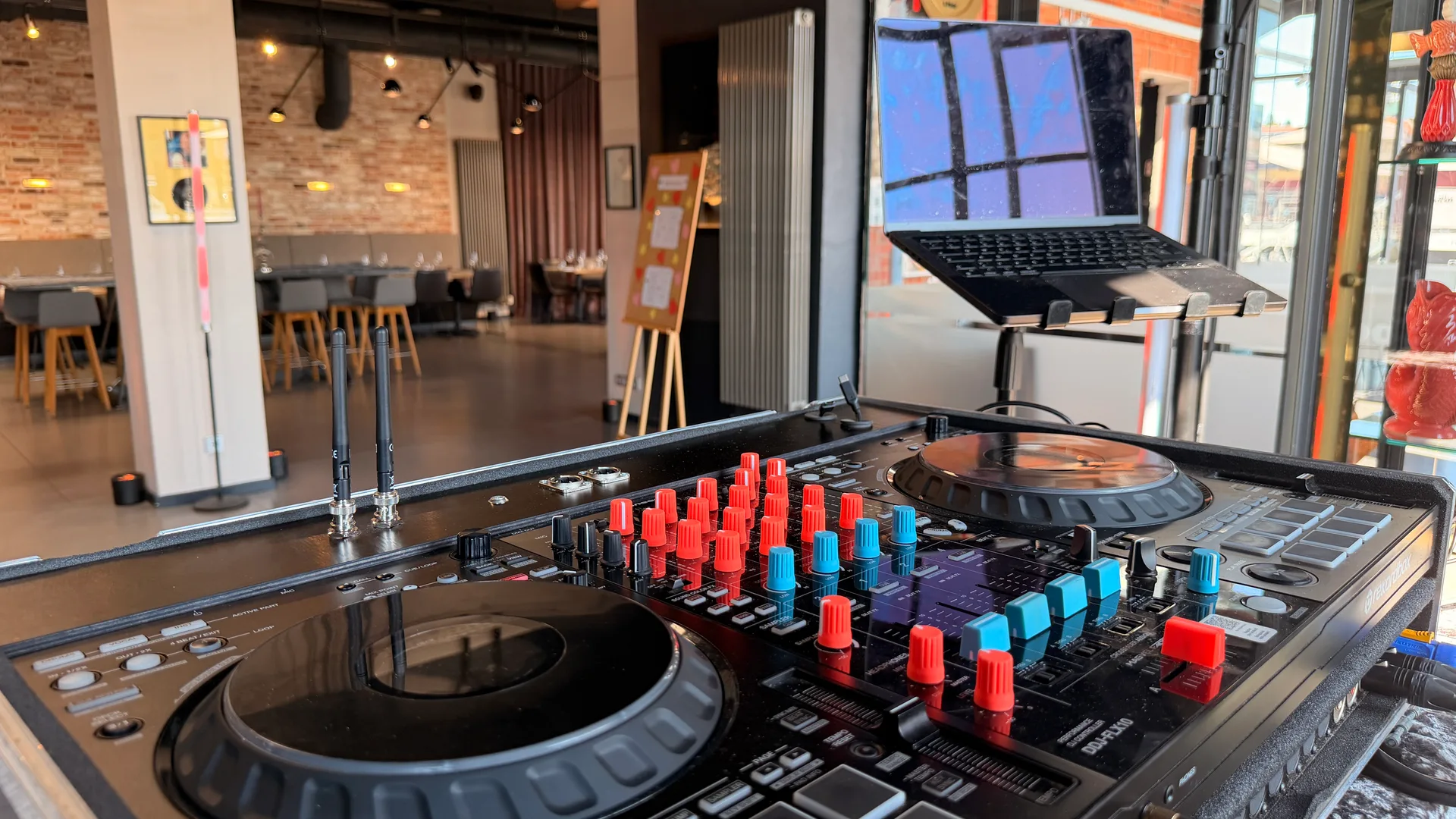 DJ Forte bei The Newport Restaurant & Marina