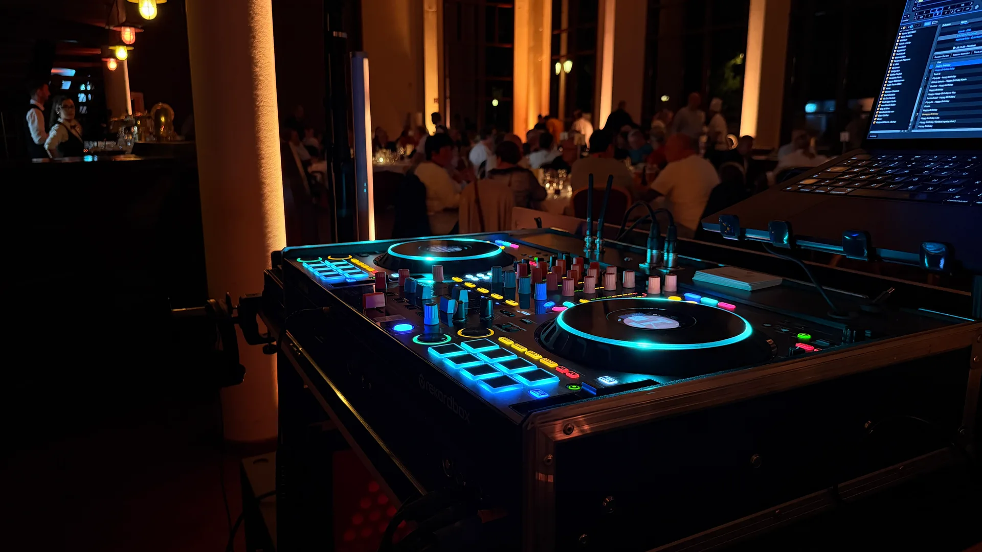 DJ beim Firmenevent – Yachthafenresidenz Hohe Düne Warnemünde