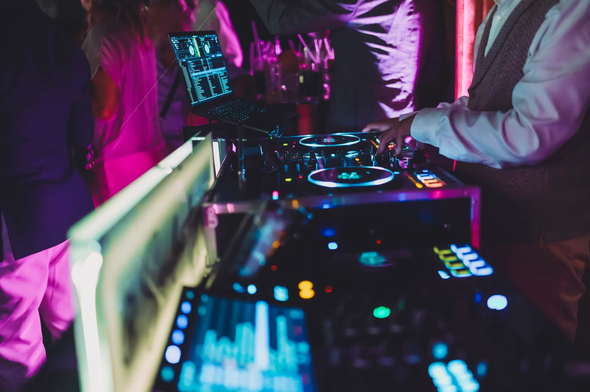 DJ Forte – professioneller Firmenfeier-DJ aus Lübeck